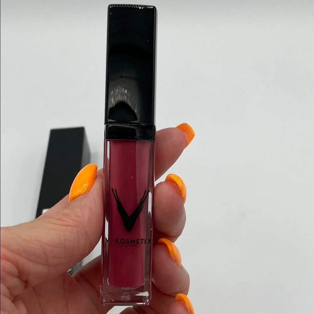V. Kosmetik | Lipstick Liquid Velvet in Bubbly BNIB